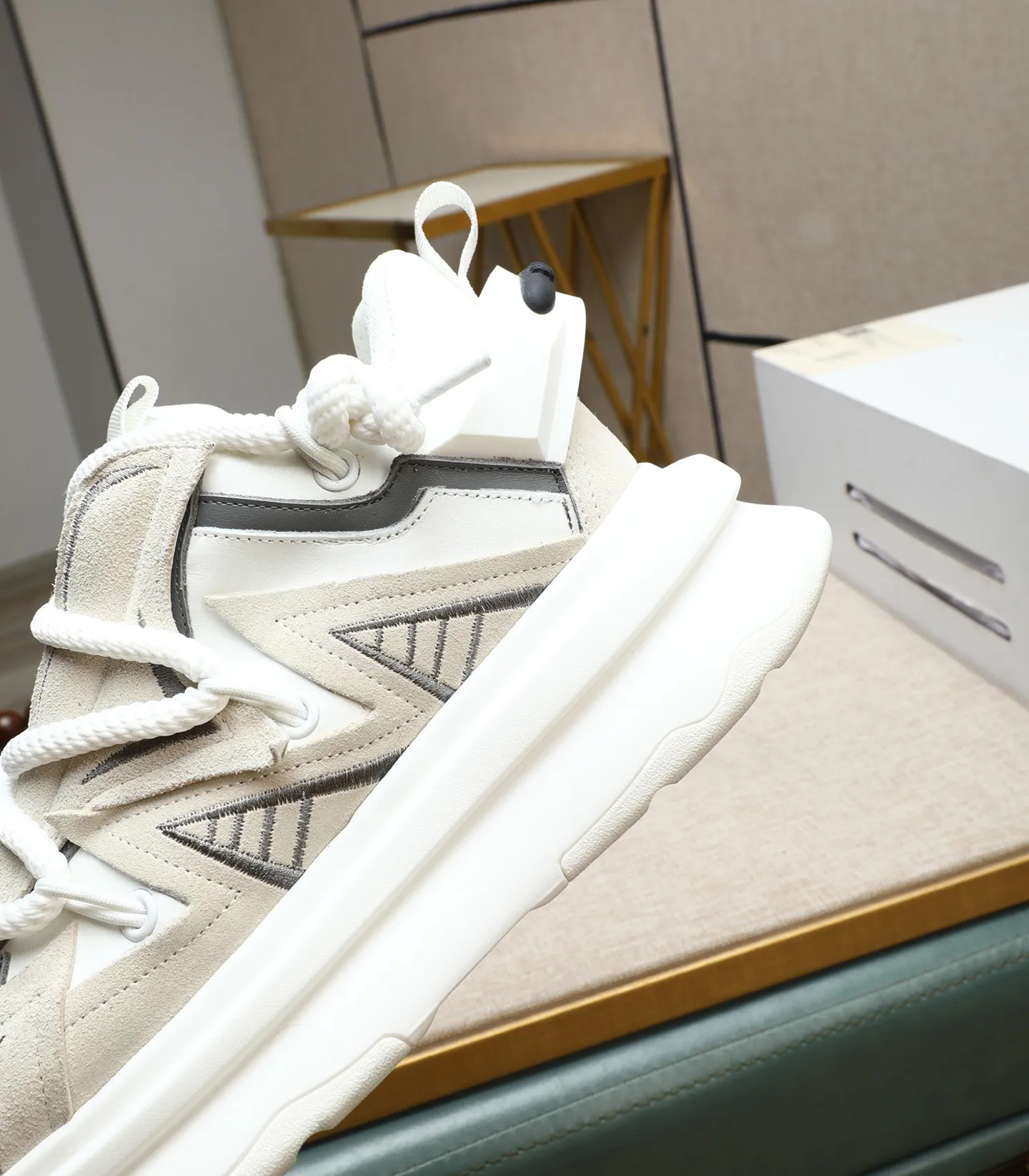 Men's men's shoes💰600 [AMIRI～AMIRI] 2025 spring and summer series new casual shoes🆕The large tongue on the upper and the cross shoe string design are very special! Made of cowhide➕multiple materials spliced➕in breathable mesh, thickened and oversized foam-resistant outsole, it will look good on whoever wears it! The appearance is responsible, the feet are retro and handsome! Size:39-44 (38, 45, 46 customized)